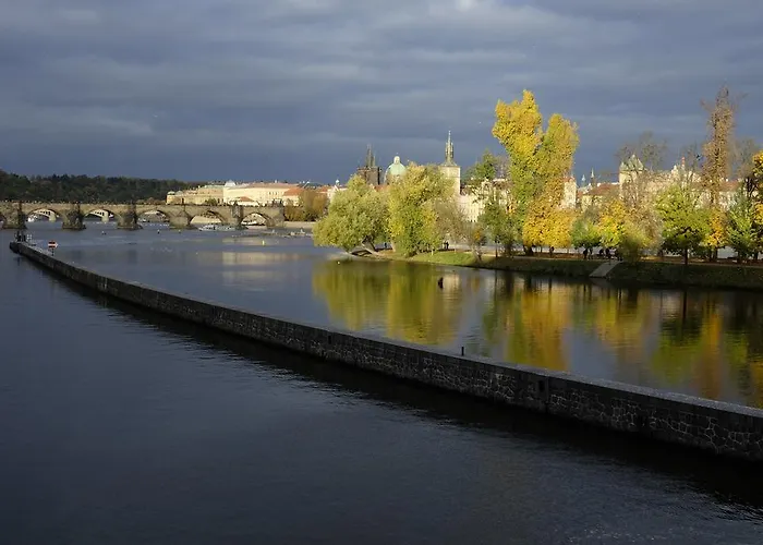 Lesser Town Daire *